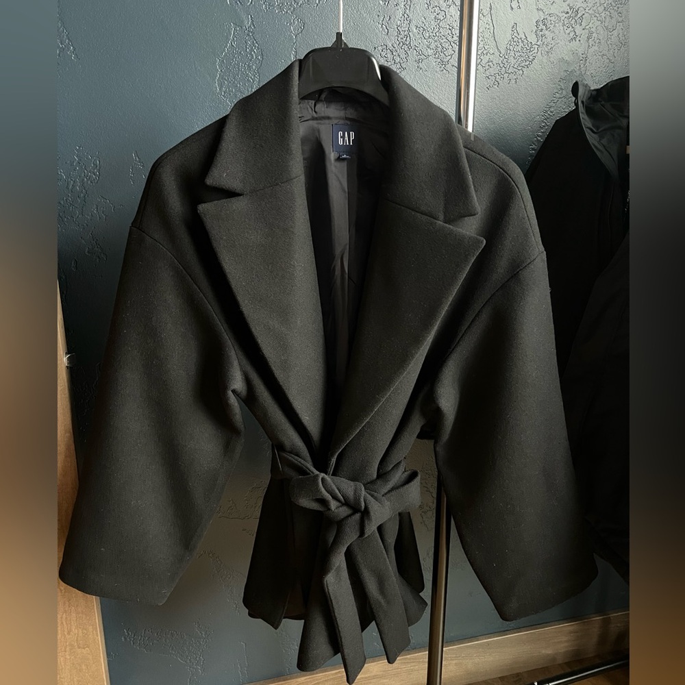 Womens sz large short wool wrap jacket from Gap.